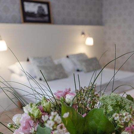 La Maison Blanche - Apparthotels De Charme Chic & Cosy A 350M Du Coeur De Ville De Limoges - Acces Autonome エクステリア 写真