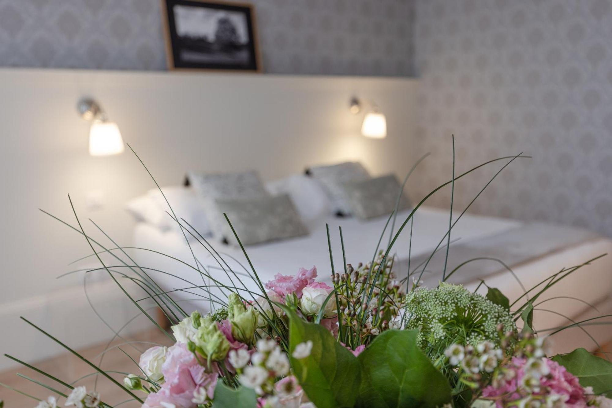 La Maison Blanche - Apparthotels De Charme Chic & Cosy A 350M Du Coeur De Ville De Limoges - Acces Autonome エクステリア 写真