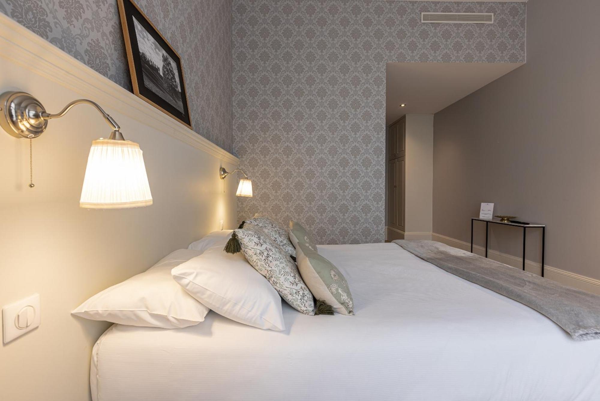 La Maison Blanche - Apparthotels De Charme Chic & Cosy A 350M Du Coeur De Ville De Limoges - Acces Autonome エクステリア 写真